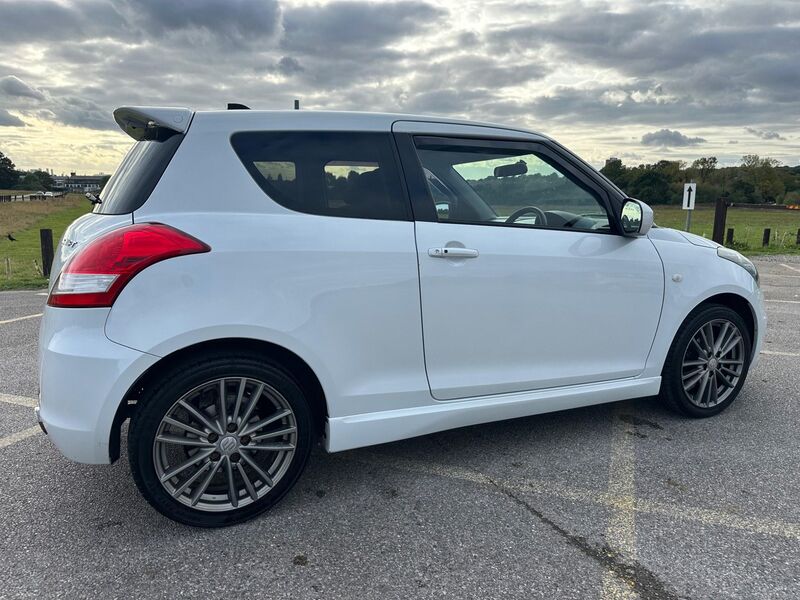 SUZUKI SWIFT