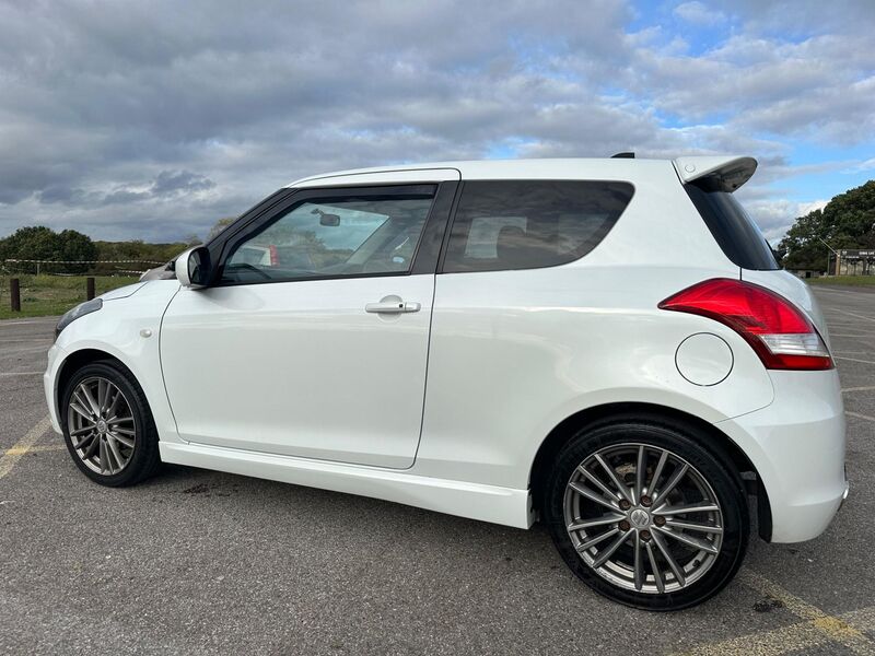 SUZUKI SWIFT