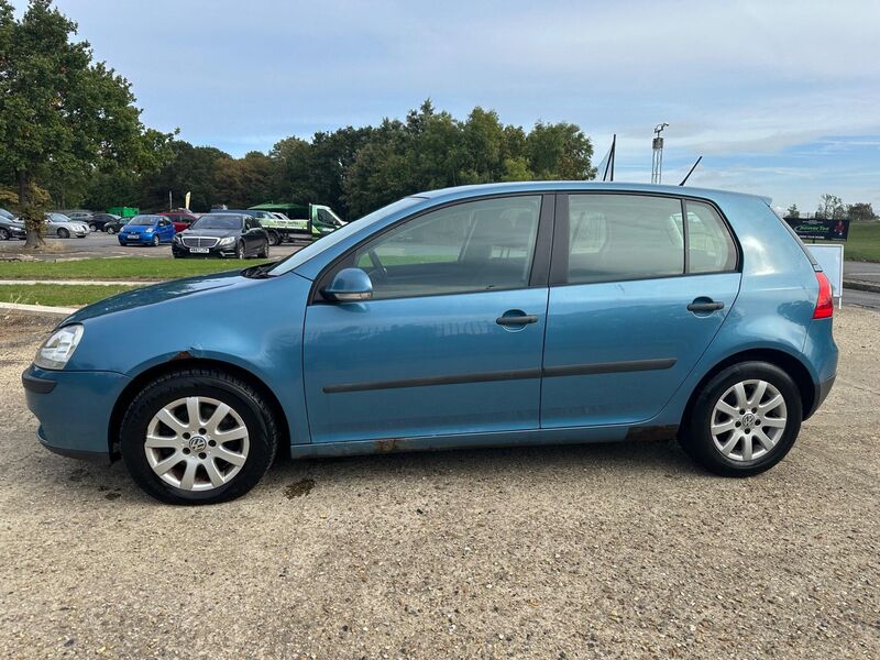 VOLKSWAGEN GOLF