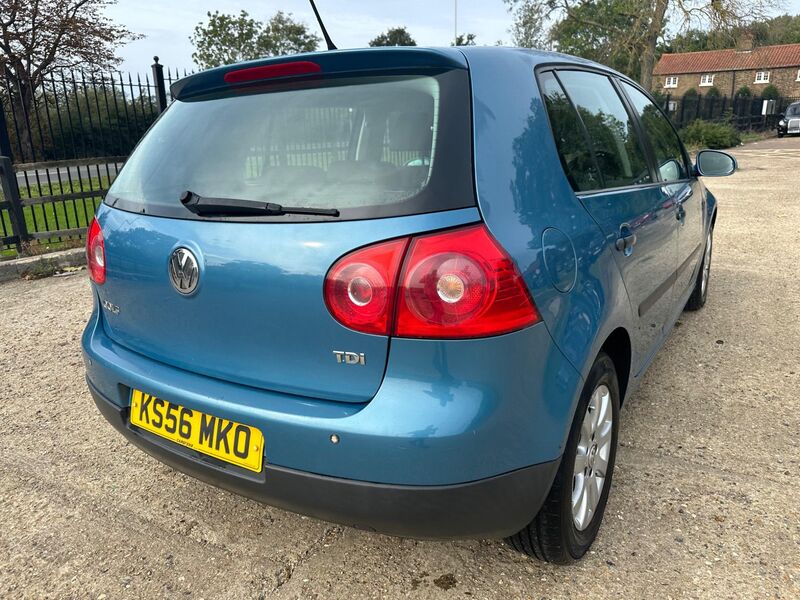 VOLKSWAGEN GOLF
