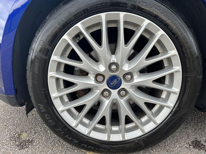 FORD FOCUS