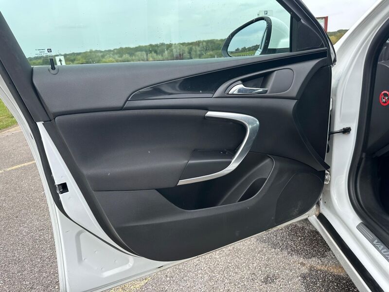VAUXHALL INSIGNIA
