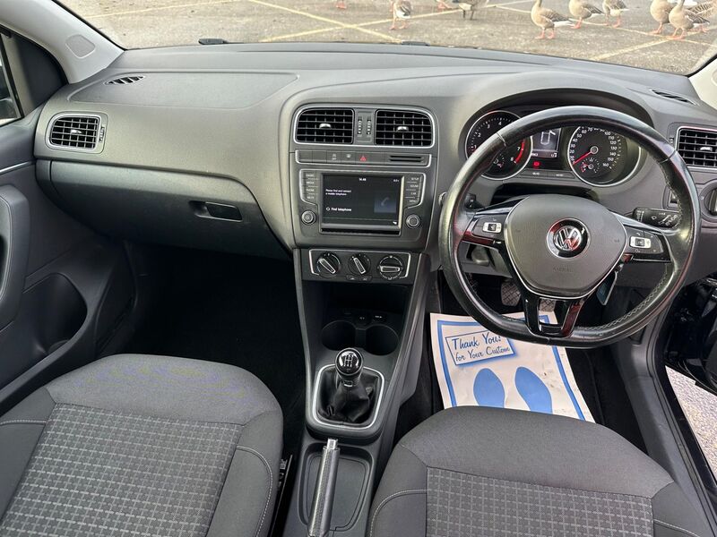 VOLKSWAGEN POLO