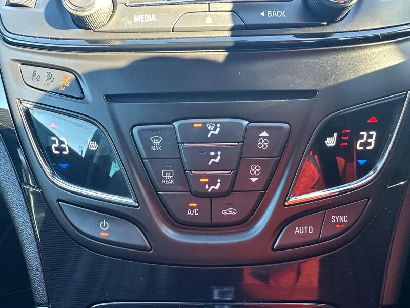 VAUXHALL INSIGNIA