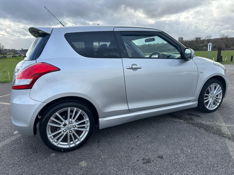 SUZUKI SWIFT