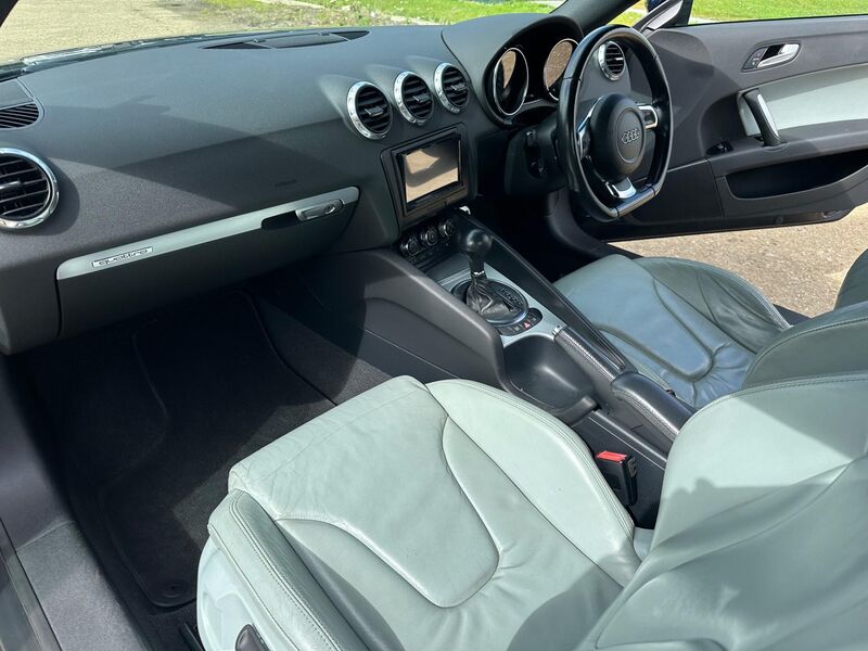AUDI TT