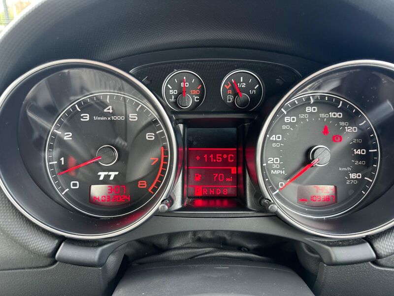 AUDI TT