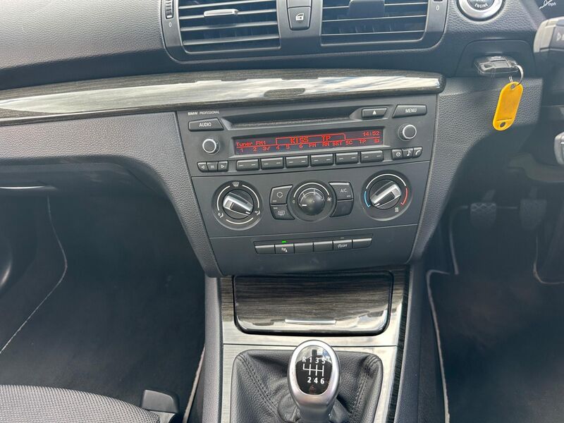 BMW 1 SERIES