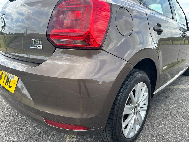 VOLKSWAGEN POLO