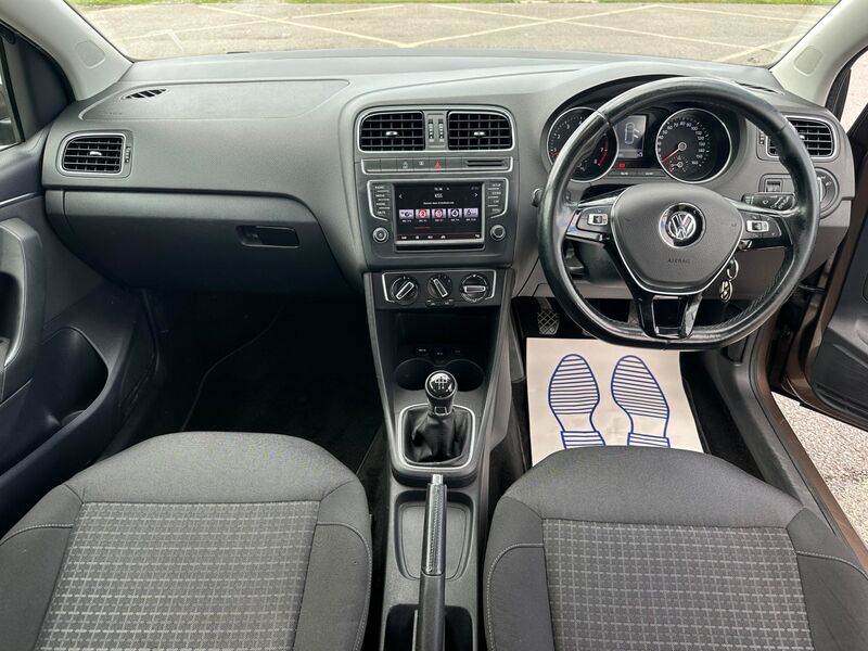 VOLKSWAGEN POLO