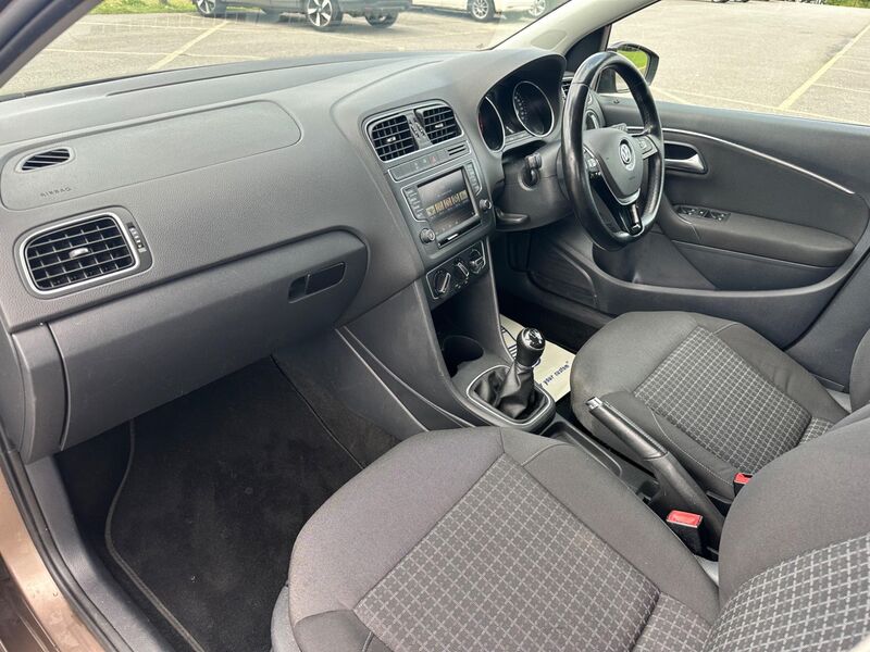 VOLKSWAGEN POLO