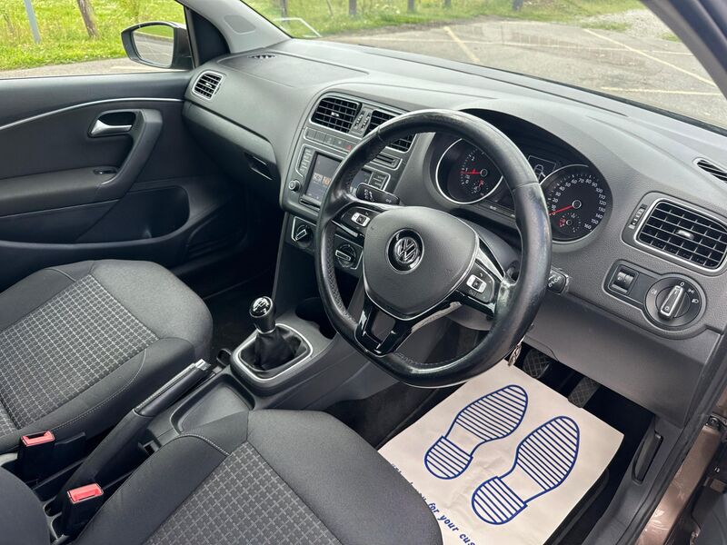 VOLKSWAGEN POLO