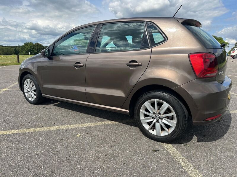 VOLKSWAGEN POLO