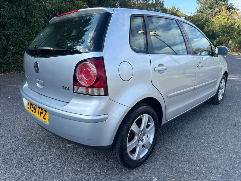 VOLKSWAGEN POLO