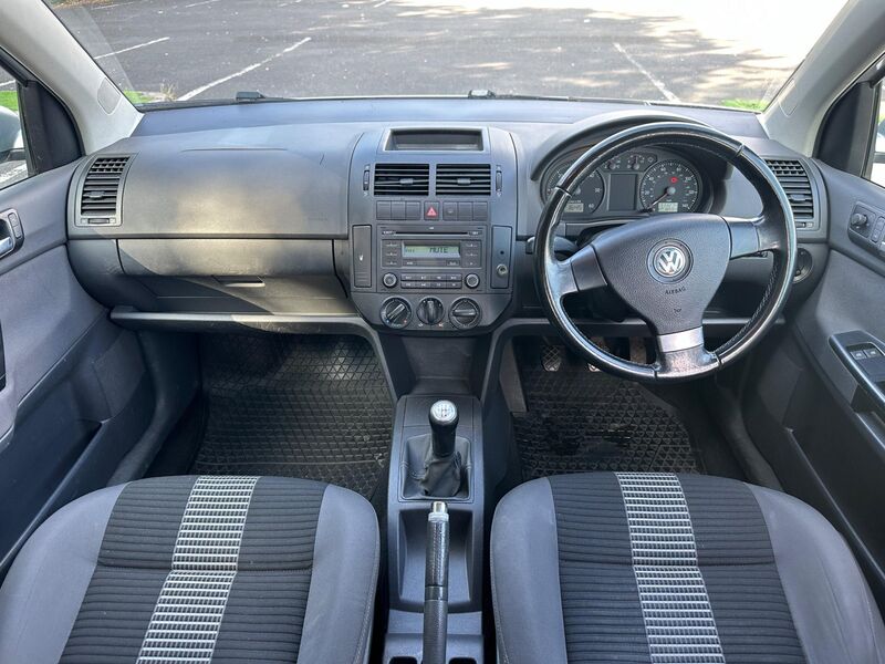 VOLKSWAGEN POLO