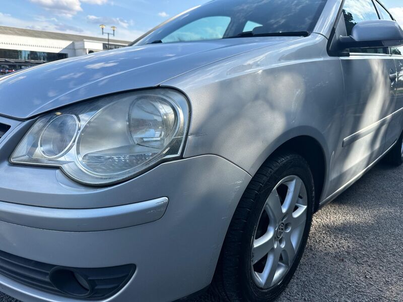 VOLKSWAGEN POLO
