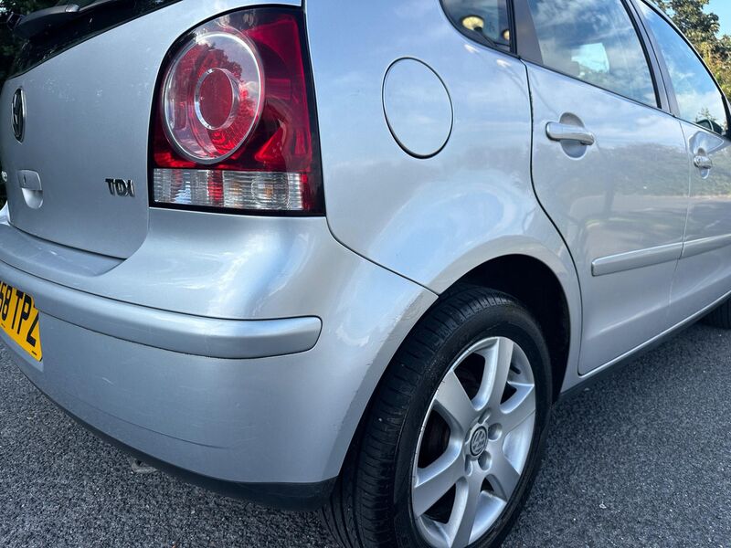 VOLKSWAGEN POLO