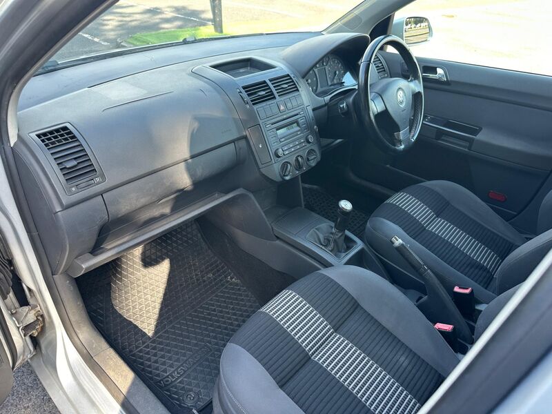VOLKSWAGEN POLO