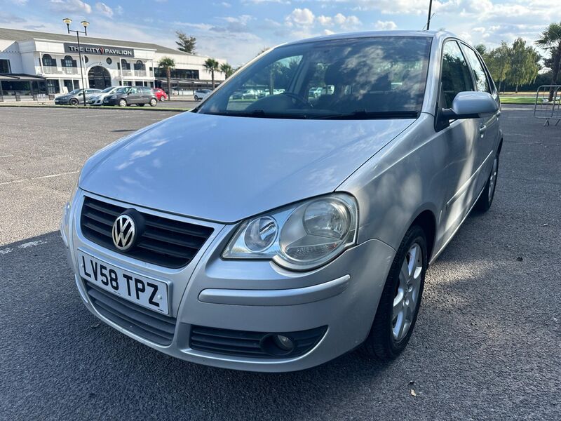 VOLKSWAGEN POLO