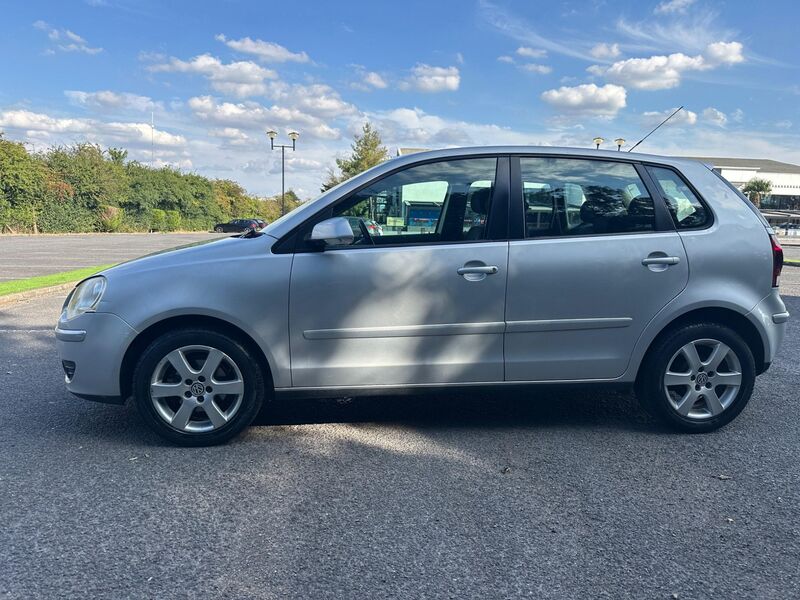 VOLKSWAGEN POLO