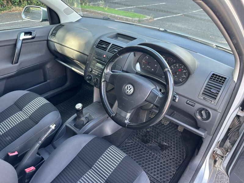 VOLKSWAGEN POLO
