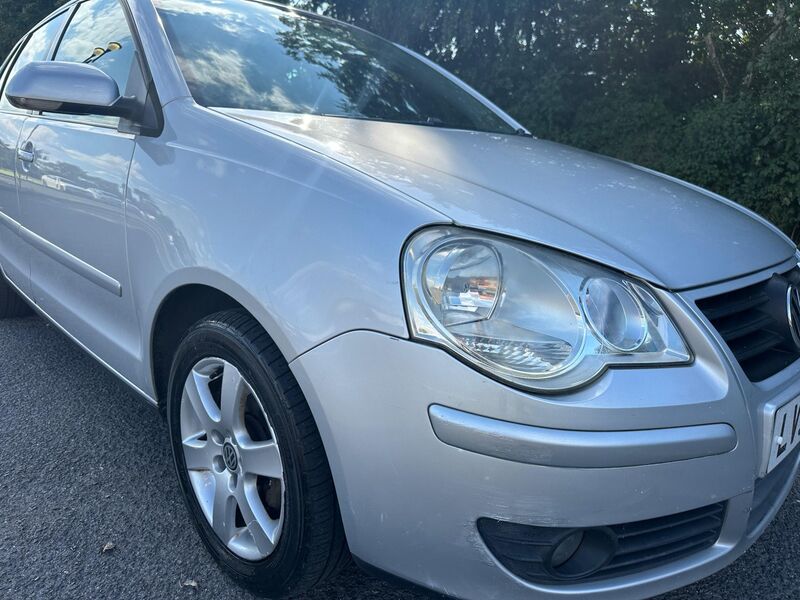 VOLKSWAGEN POLO
