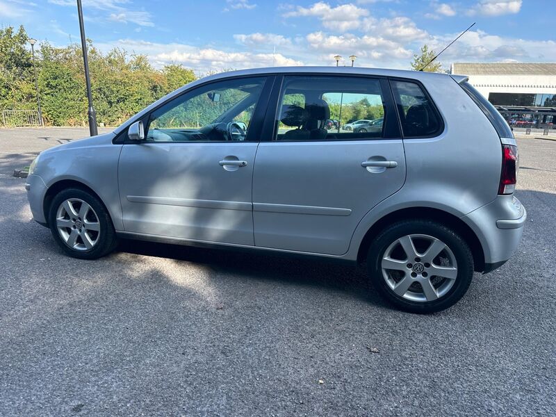 VOLKSWAGEN POLO