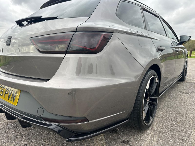 SEAT LEON