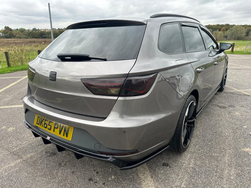 SEAT LEON