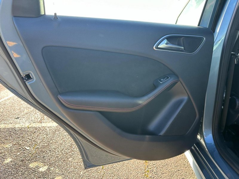MERCEDES-BENZ B CLASS