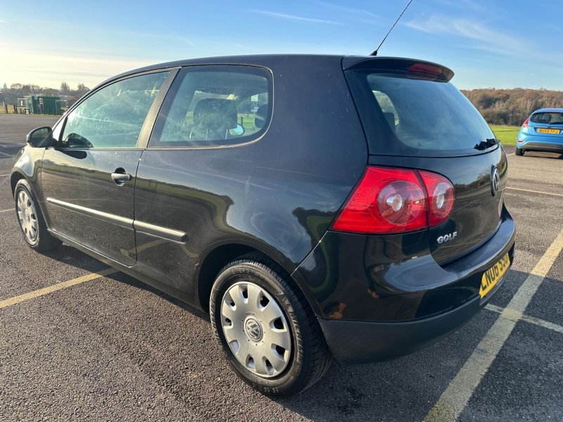 VOLKSWAGEN GOLF