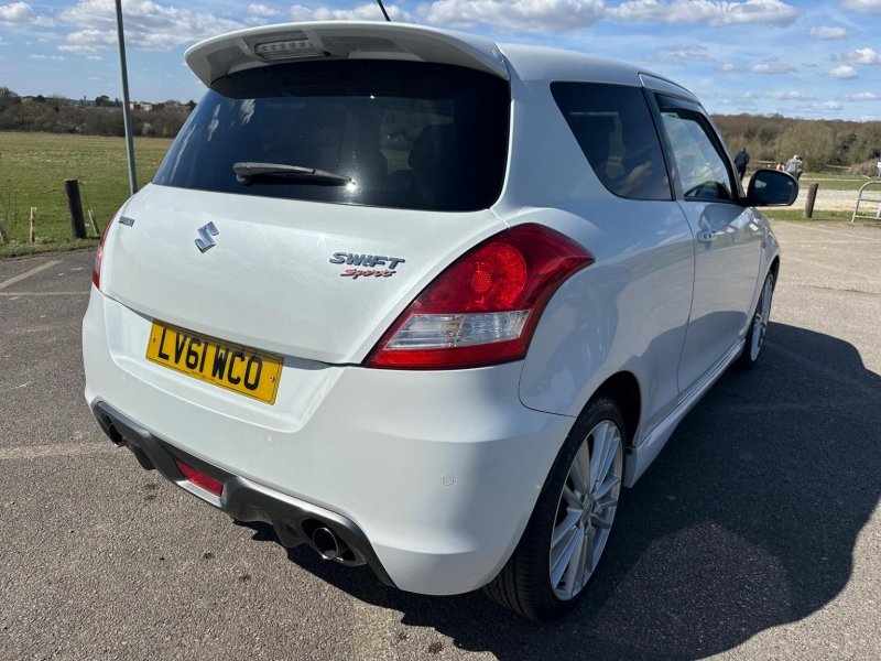 SUZUKI SWIFT