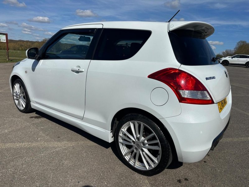 SUZUKI SWIFT