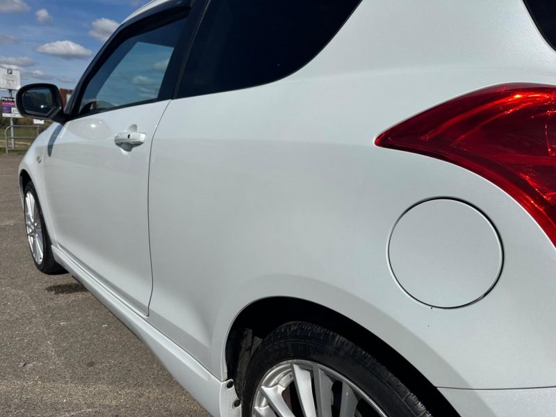 SUZUKI SWIFT