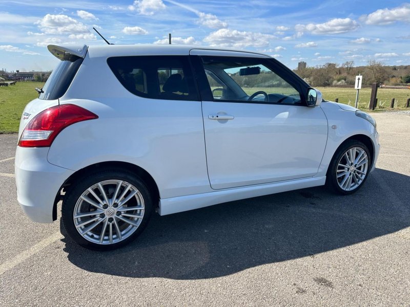 SUZUKI SWIFT