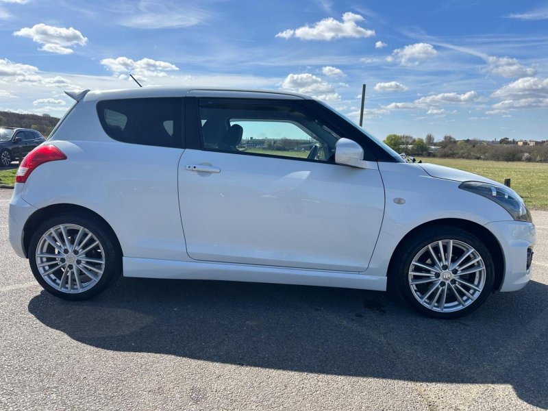 SUZUKI SWIFT