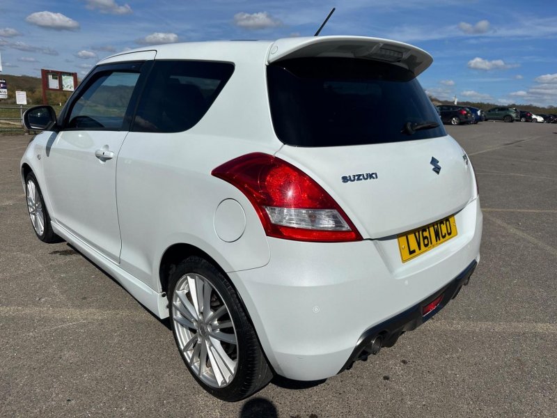SUZUKI SWIFT