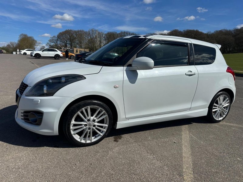 SUZUKI SWIFT