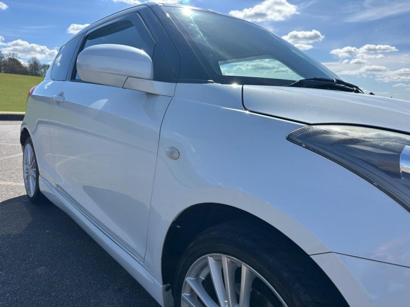 SUZUKI SWIFT