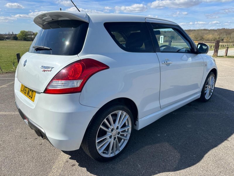 SUZUKI SWIFT