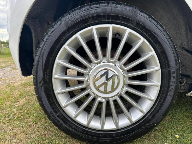 VOLKSWAGEN UP