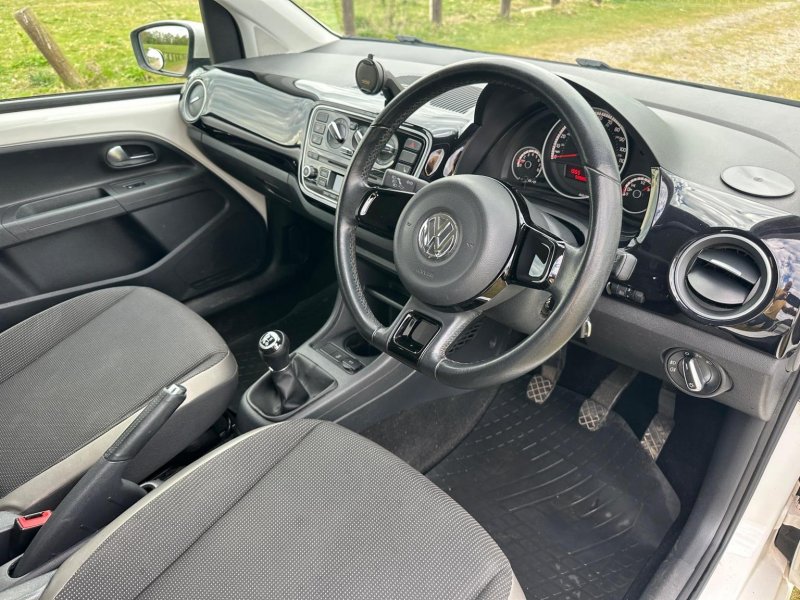 VOLKSWAGEN UP
