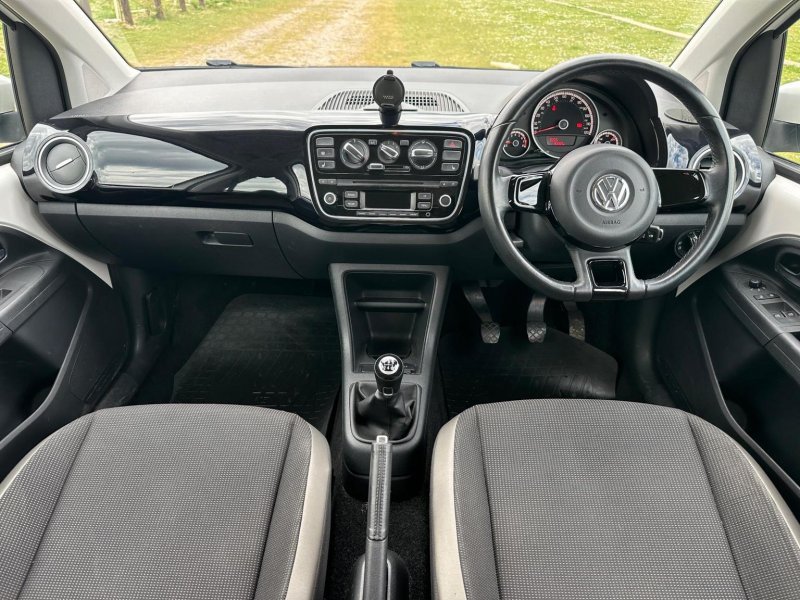 VOLKSWAGEN UP
