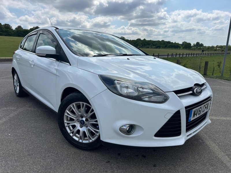 View FORD FOCUS 1.6 Titanium Euro 5 5dr