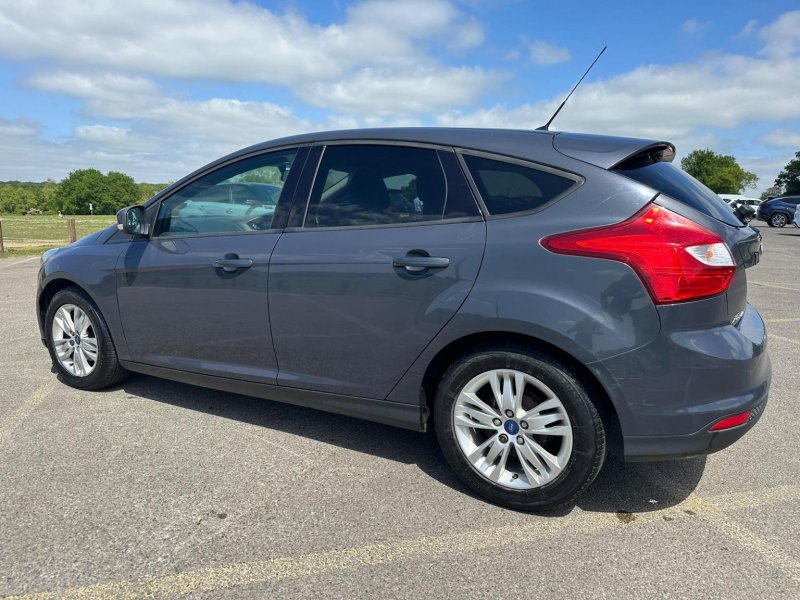 FORD FOCUS