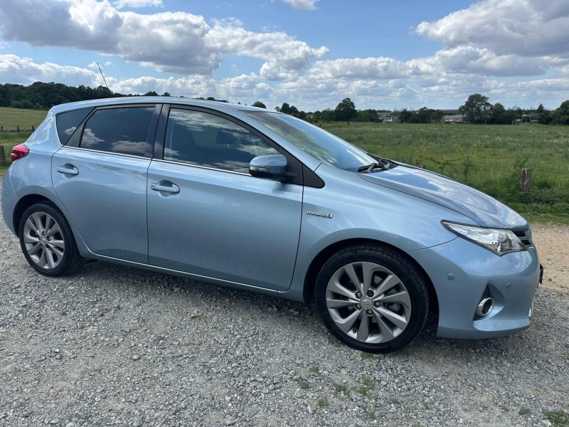 TOYOTA AURIS