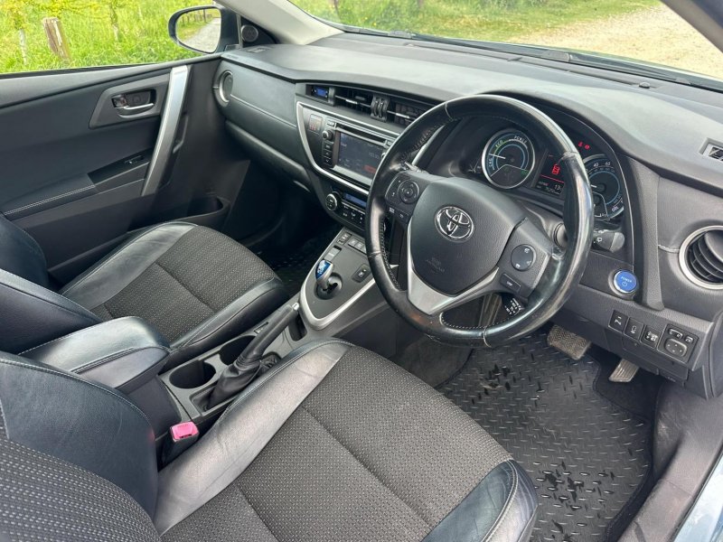 TOYOTA AURIS
