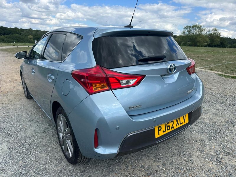 TOYOTA AURIS