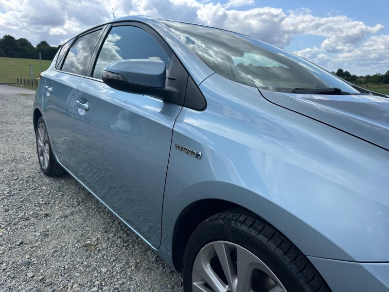 TOYOTA AURIS