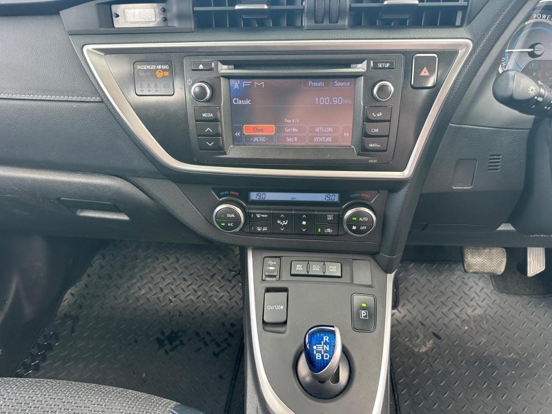 TOYOTA AURIS